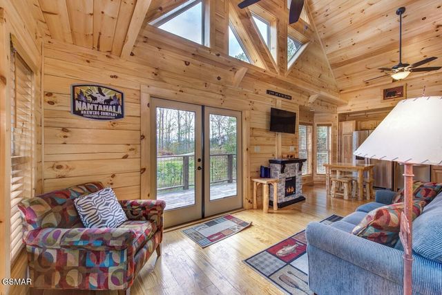 820 Crest View Drive, Gatlinburg, TN 37738