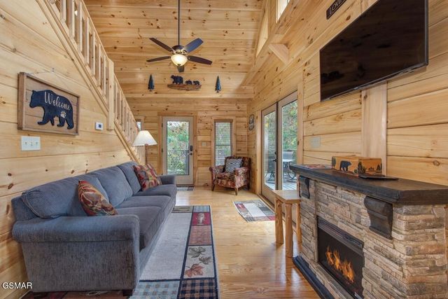 820 Crest View Drive, Gatlinburg, TN 37738