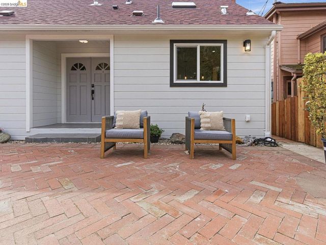857 857 Balra Dr, El Cerrito, CA 94530