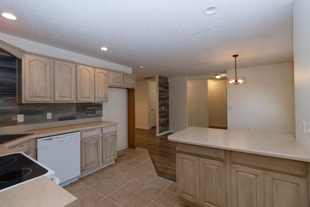 107 W Twin Oak Drive, Nixa, MO 65714