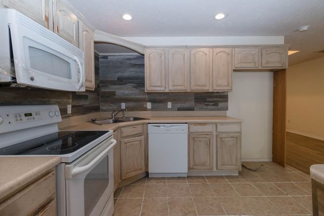 107 W Twin Oak Drive, Nixa, MO 65714