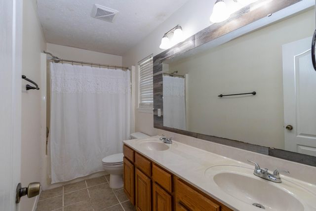 107 W Twin Oak Drive, Nixa, MO 65714