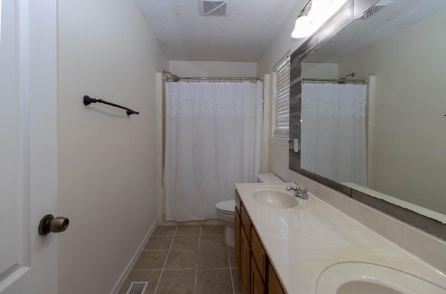 107 W Twin Oak Drive, Nixa, MO 65714