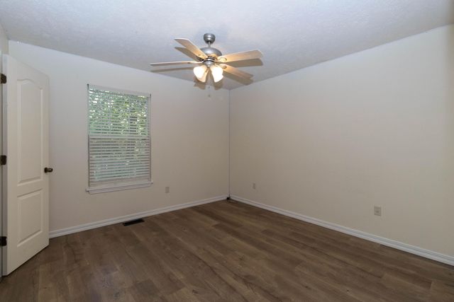 107 W Twin Oak Drive, Nixa, MO 65714