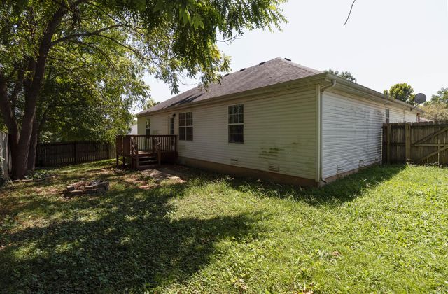 107 W Twin Oak Drive, Nixa, MO 65714