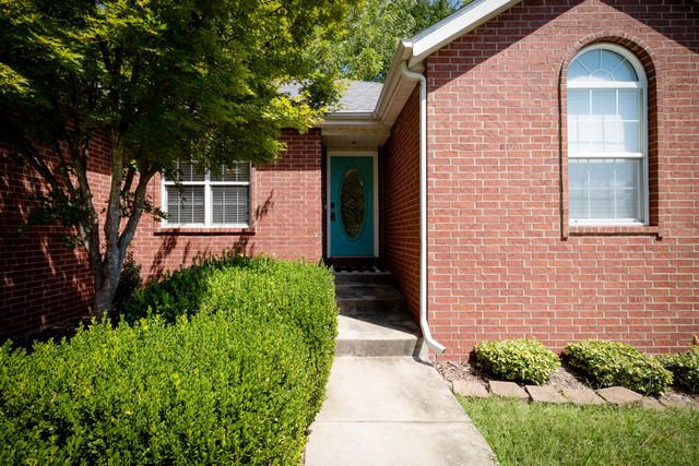 107 W Twin Oak Drive, Nixa, MO 65714