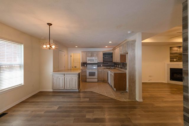 107 W Twin Oak Drive, Nixa, MO 65714