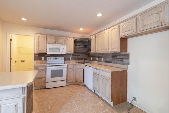107 W Twin Oak Drive, Nixa, MO 65714