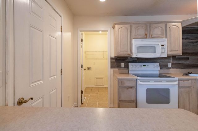 107 W Twin Oak Drive, Nixa, MO 65714