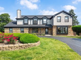 8 Wyndham Court, Oak Brook, IL 60523