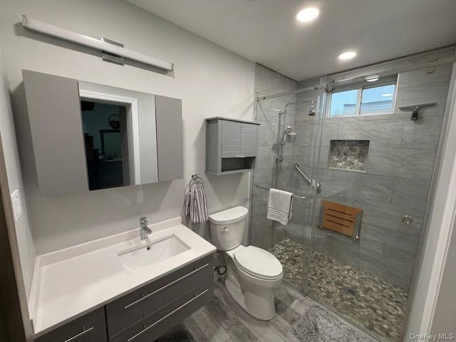 8755 114th Street, Richmond Hill, NY 11418