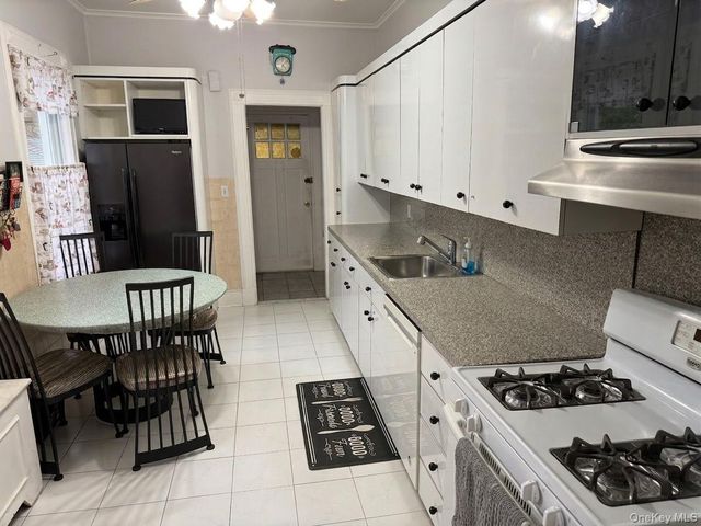 8755 114th Street, Richmond Hill, NY 11418