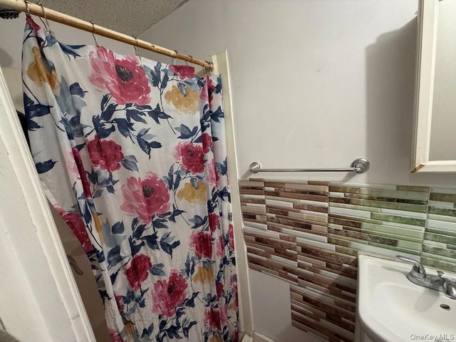 8755 114th Street, Richmond Hill, NY 11418