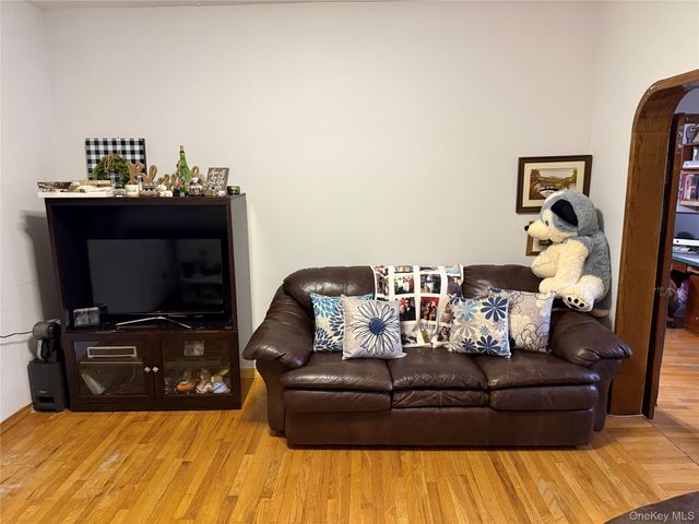 8755 114th Street, Richmond Hill, NY 11418