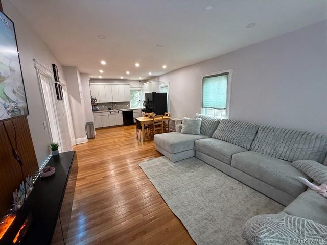 8755 114th Street, Richmond Hill, NY 11418