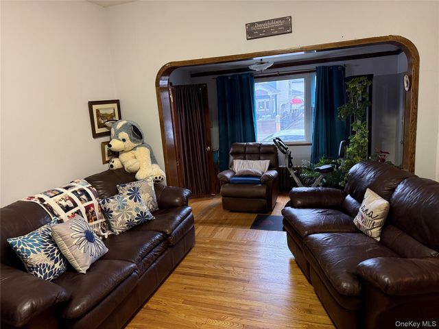 8755 114th Street, Richmond Hill, NY 11418