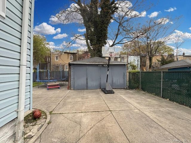 8755 114th Street, Richmond Hill, NY 11418