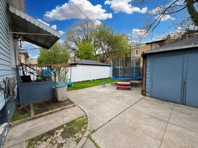 8755 114th Street, Richmond Hill, NY 11418