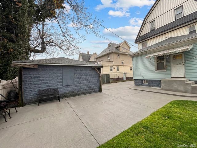 8755 114th Street, Richmond Hill, NY 11418