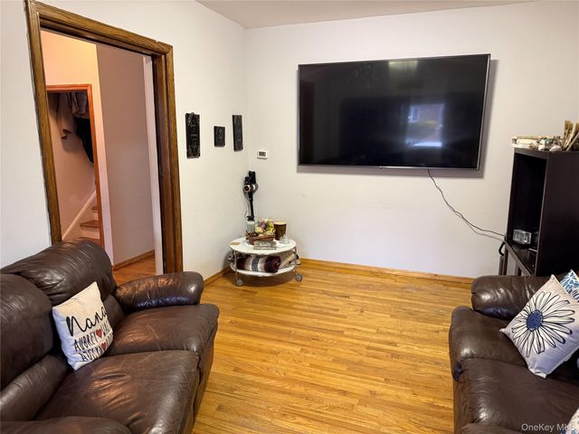 8755 114th Street, Richmond Hill, NY 11418