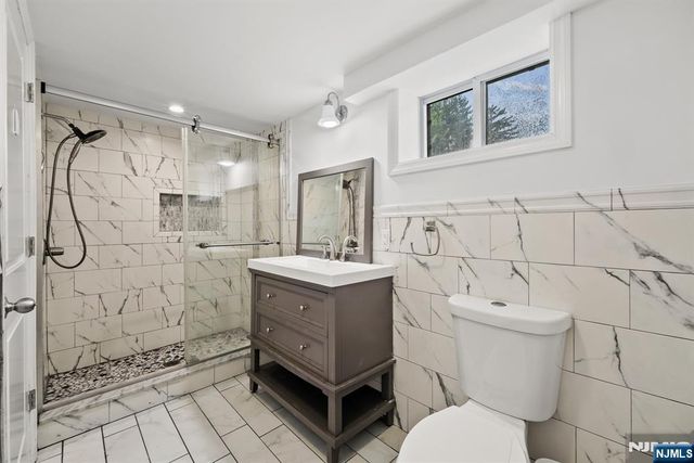 54 Chestnut Avenue, Park Ridge, NJ 07656