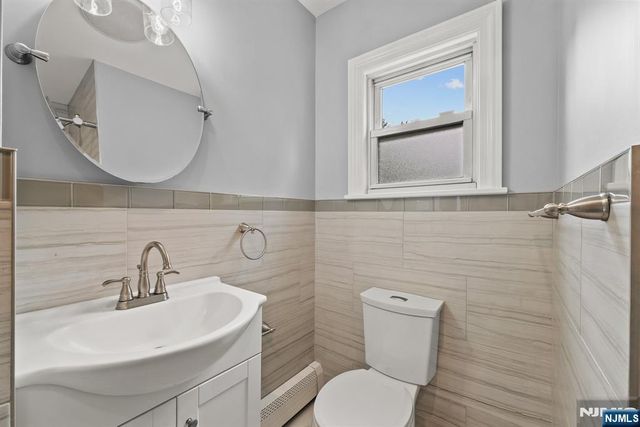 54 Chestnut Avenue, Park Ridge, NJ 07656