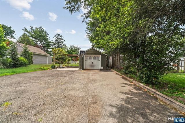54 Chestnut Avenue, Park Ridge, NJ 07656