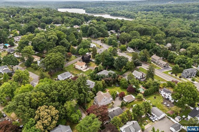 54 Chestnut Avenue, Park Ridge, NJ 07656