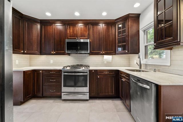 54 Chestnut Avenue, Park Ridge, NJ 07656