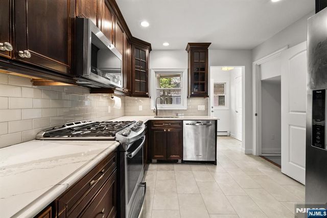 54 Chestnut Avenue, Park Ridge, NJ 07656