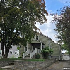 54 Chestnut Avenue, Park Ridge, NJ 07656
