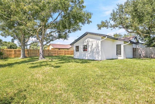 8003 12TH AVENUE NW, Bradenton, FL 34209