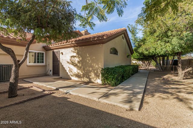 5308 W MISTY WILLOW Lane, Glendale, AZ 85310