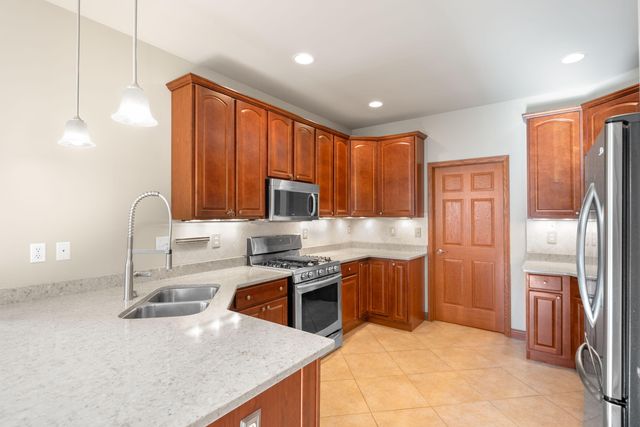 2804 Beauty Creek Run, Valparaiso, IN 46385