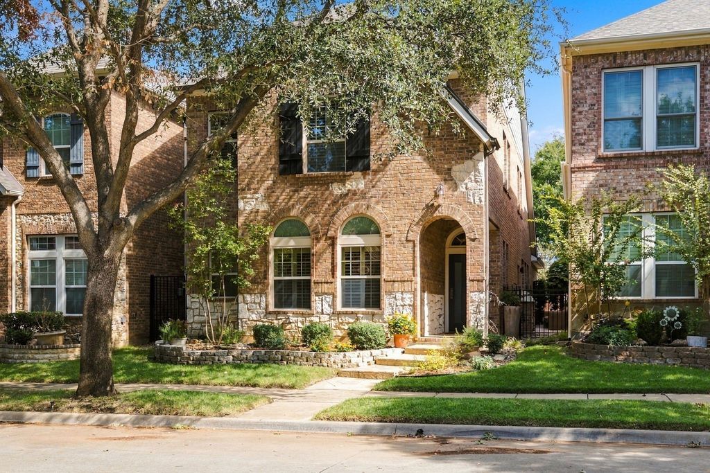 227 Buckingham Avenue, Euless, TX 76040 — exterior