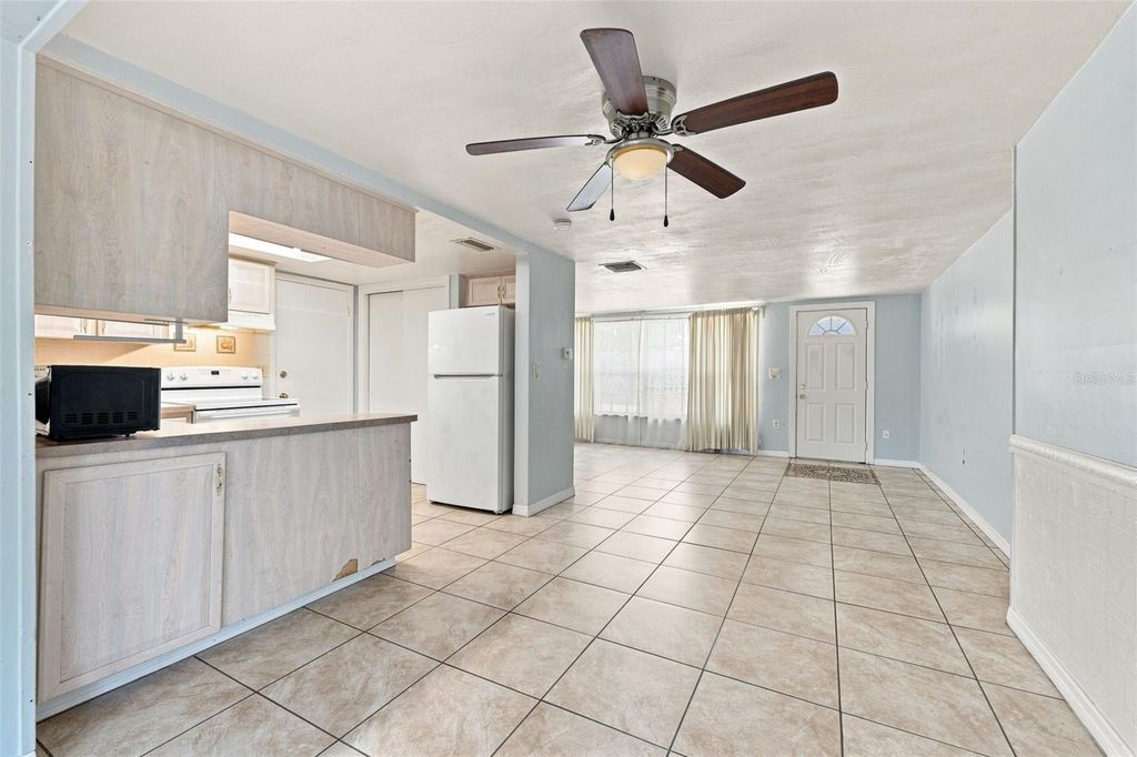 Image 8 of property listing at 3431 OVERLAND DRIVE, Holiday, FL 34691
