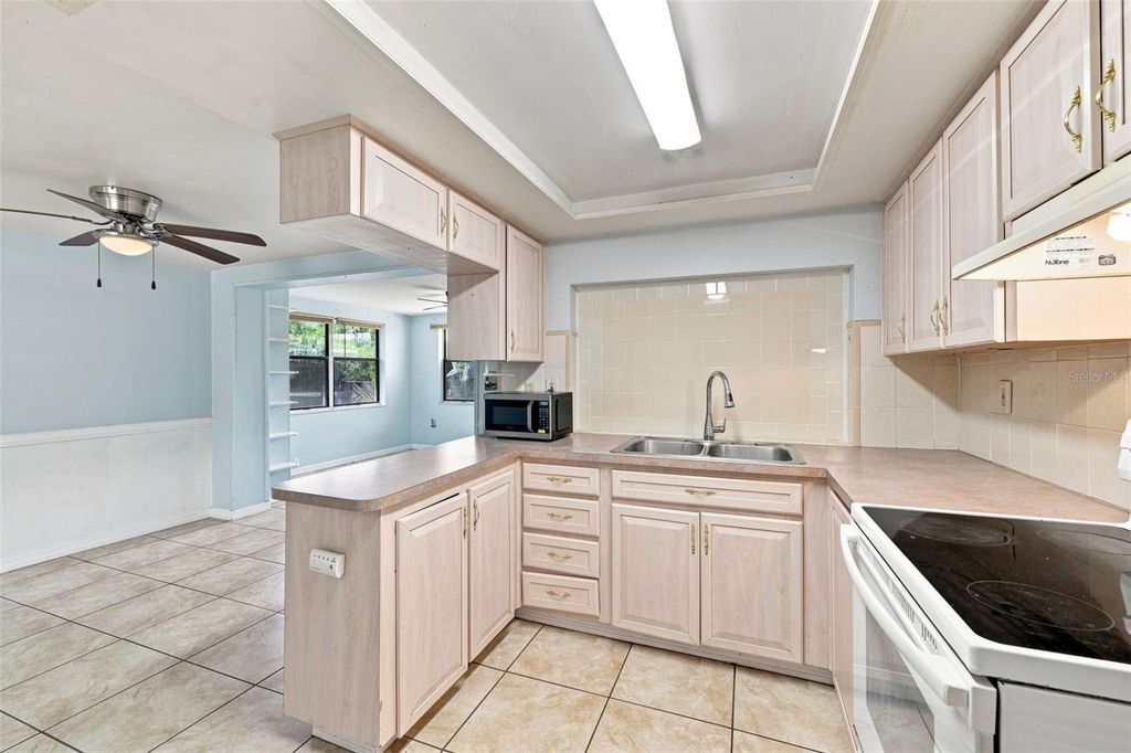 Image 10 of property listing at 3431 OVERLAND DRIVE, Holiday, FL 34691