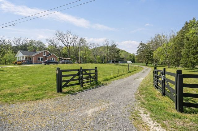 3731 Big Bottom Rd, Whitleyville, TN 38588