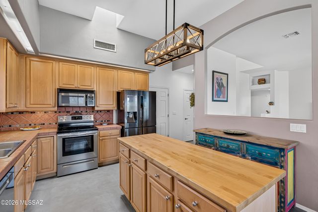 985 N Arizona Estates Loop, Tucson, AZ 85748