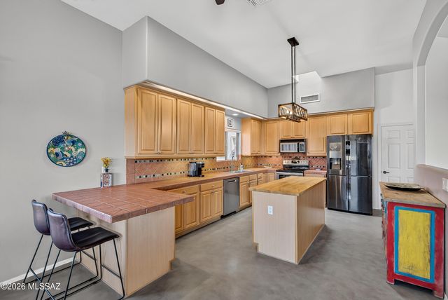 985 N Arizona Estates Loop, Tucson, AZ 85748