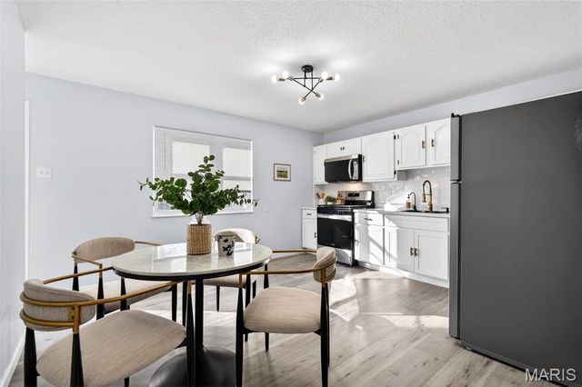 2837 Briarcote Lane, Maryland Heights, MO 63043