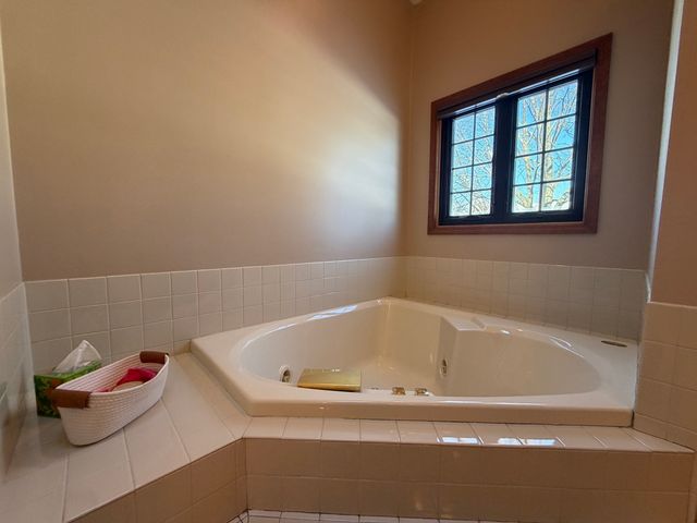 2904 River Oak Drive, Champaign, IL 61822