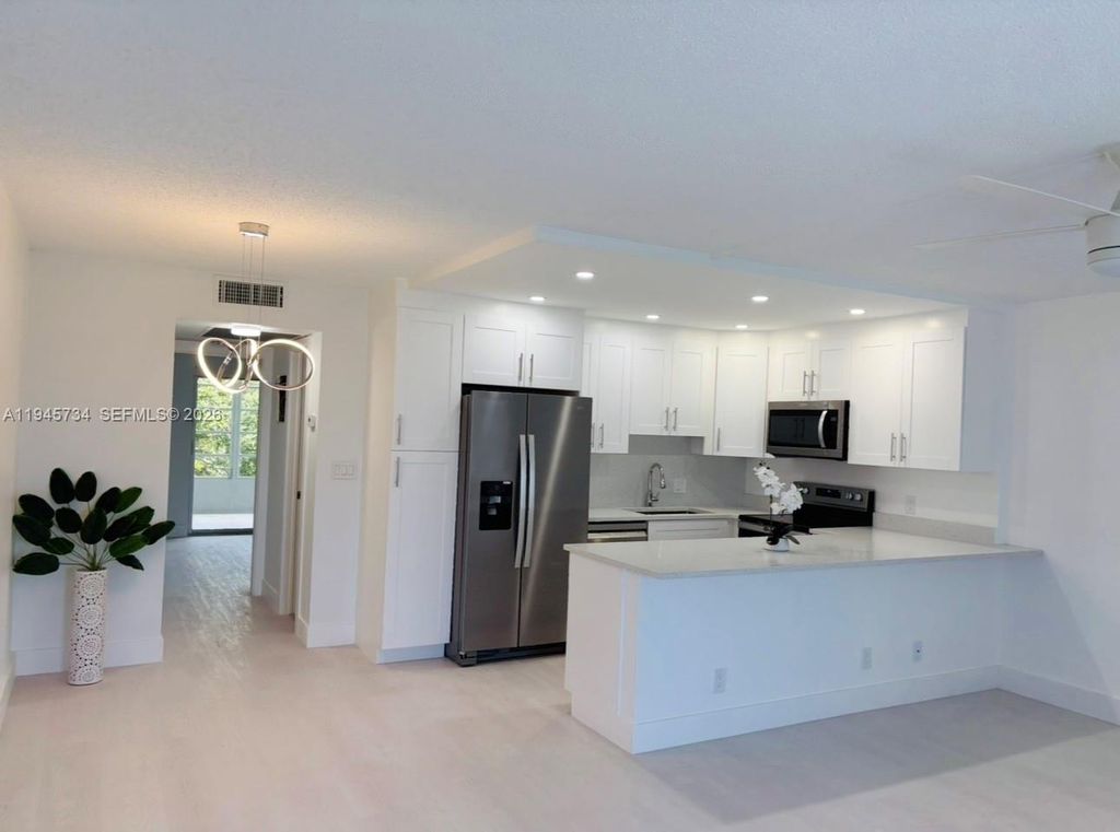 4025 Ellesmere B 4025, Deerfield Beach, FL 33442