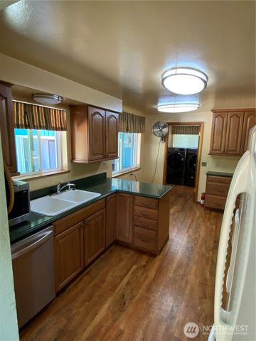 6609 Husky Way SE, Lacey, WA 98503