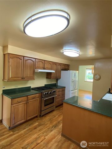 6609 Husky Way SE, Lacey, WA 98503