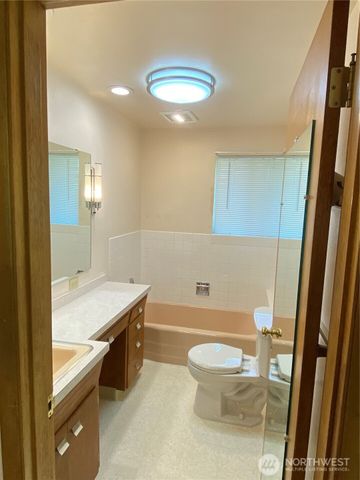 6609 Husky Way SE, Lacey, WA 98503