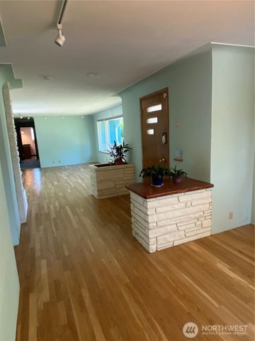 6609 Husky Way SE, Lacey, WA 98503