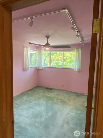 6609 Husky Way SE, Lacey, WA 98503