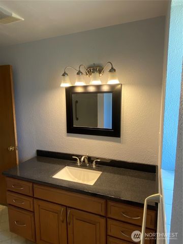 6609 Husky Way SE, Lacey, WA 98503