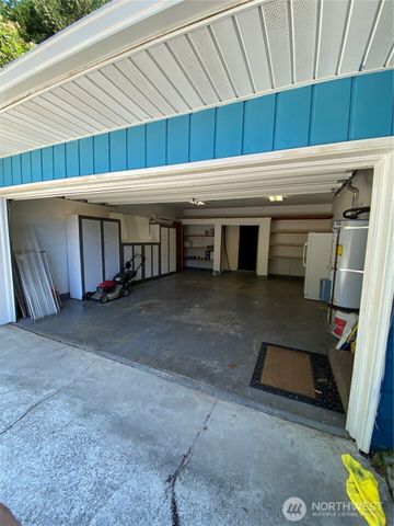 6609 Husky Way SE, Lacey, WA 98503